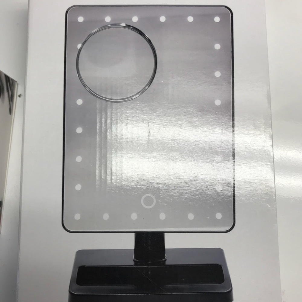 BNIB CROWN LED LIGHT PRO MIRROR